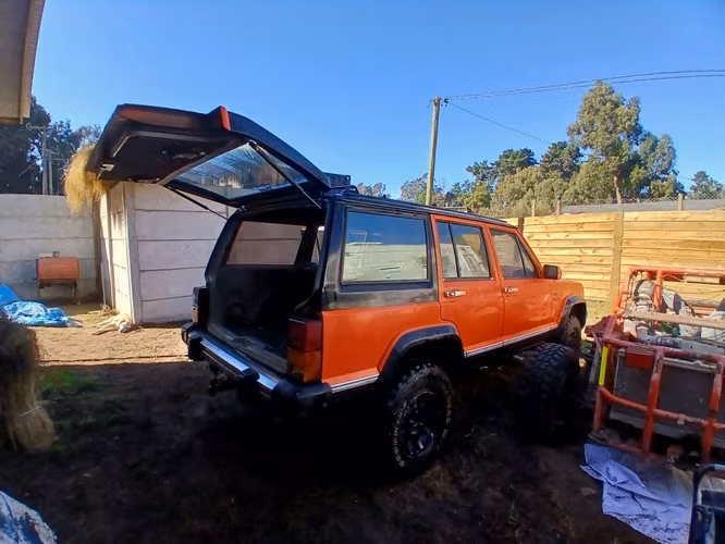 Jeep Cherokee XJ Laredo 4.0 Automático 1989