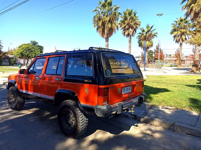 Jeep Cherokee XJ Laredo 4.0 Automático 1989
