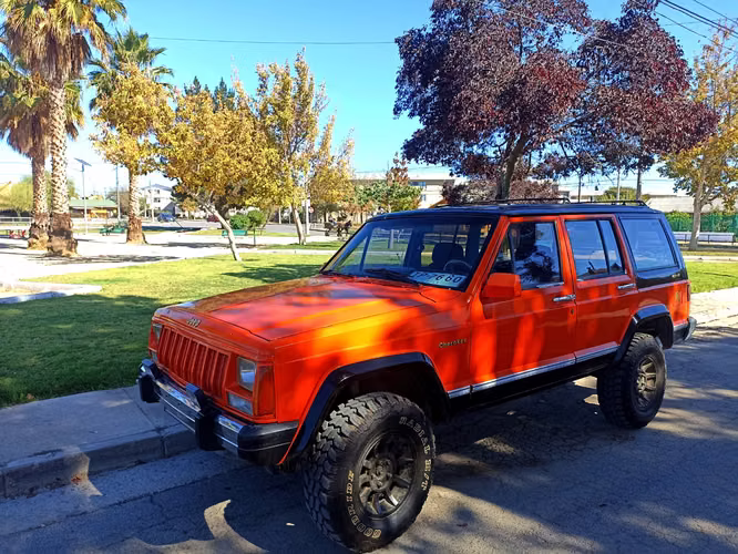Jeep Cherokee XJ Laredo 4.0 Automático 1989