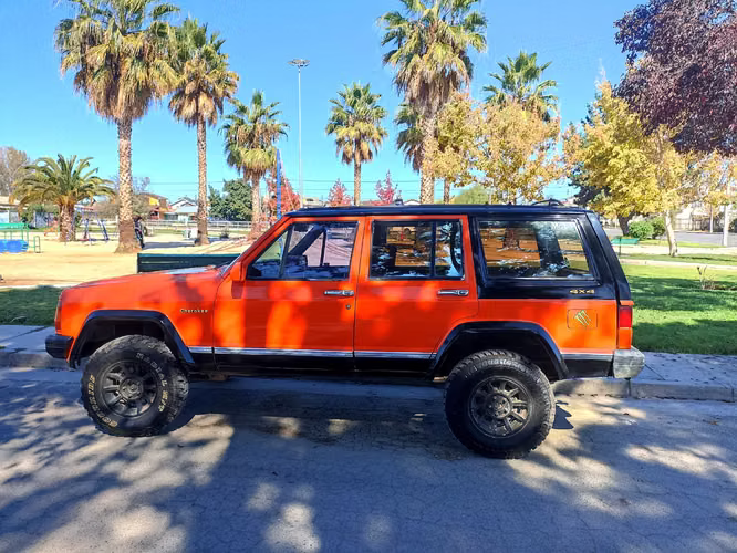Jeep Cherokee XJ Laredo 4.0 Automático 1989