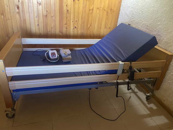 Cama Clinica Cama Clinica  modelo Kristel + colchon antiescaras Domus 1 - Imagen 2