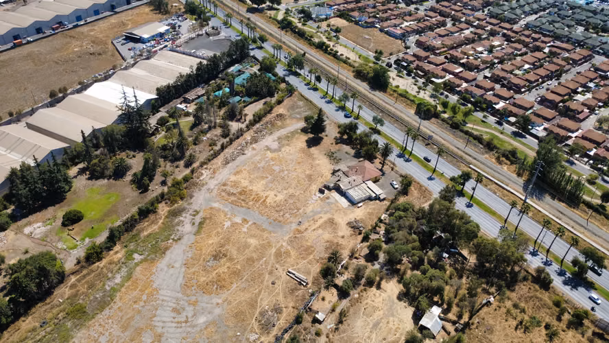 TERRENO INDUSTRIAN DE 2,7 HECTAREAS EN CAMINO A MELIPILLA