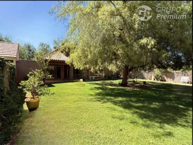 HERMOSA CASA EN VENTA, 5D+4B+6ESTAC., SANTA ELENA, COLINA