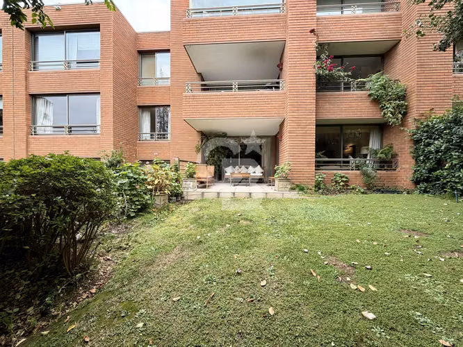 Departamento con jardín. Colegio San Benito