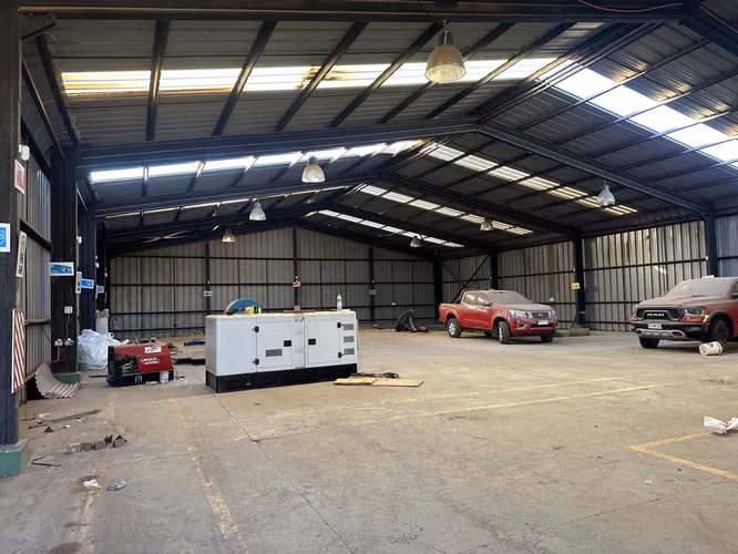 Arriendo Industrial  terreno 5000 m2 - Oficinas y Galpón