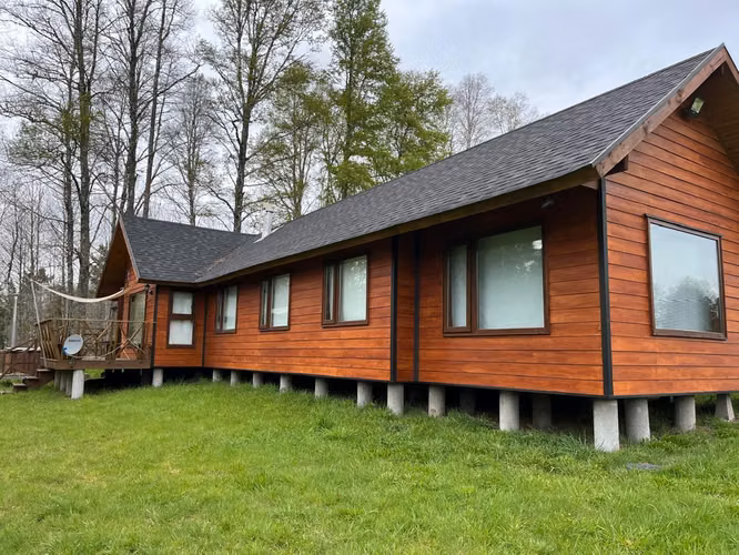 Exclusiva Parcela con Casa de Alto Nivel y Piscina | Entorno Natural Privilegiado