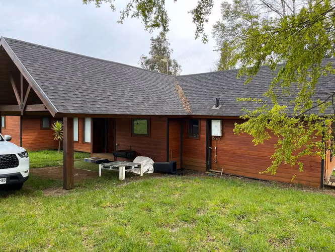 Exclusiva Parcela con Casa de Alto Nivel y Piscina | Entorno Natural Privilegiado