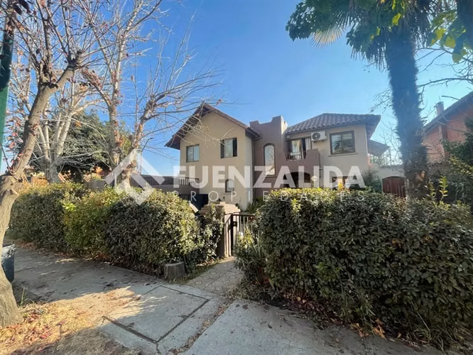 Casa en venta de 6 dorm. en Peñalolén