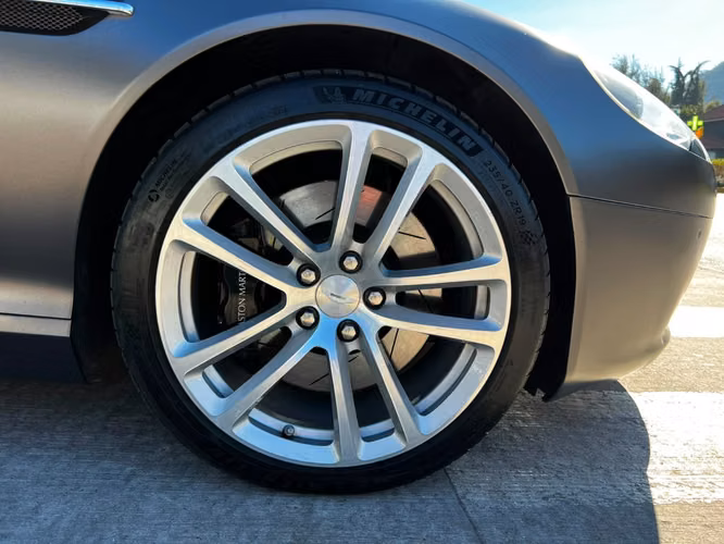 ASTON MARTIN DB9 COUPE 6.0 V12  2012