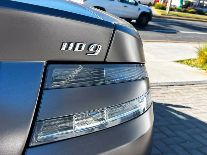 ASTON MARTIN DB9 COUPE 6.0 V12  2012