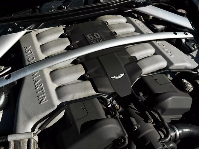 ASTON MARTIN DB9 COUPE 6.0 V12  2012