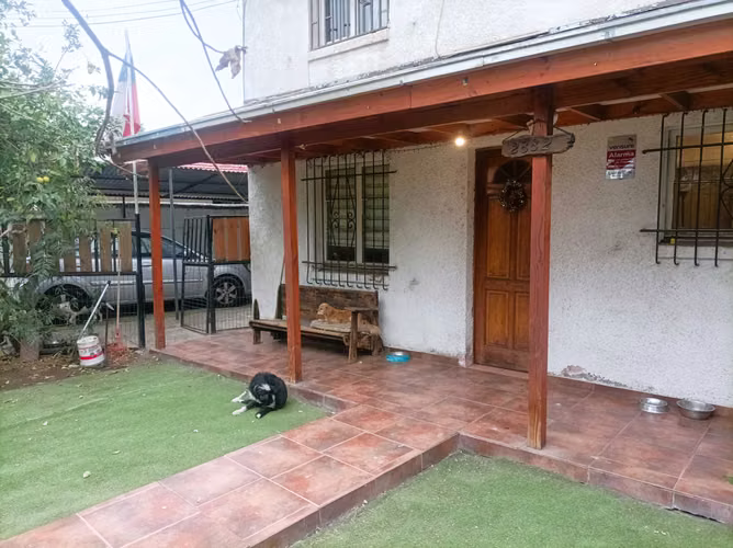 Amplia Casa en Diagonal Santa Elena. Lira (173194)