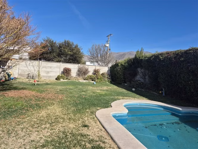 Casa en arriendo de 4 dormitori. con piscina , en Rinconada