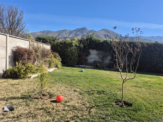 Casa en arriendo de 4 dormitori. con piscina , en Rinconada