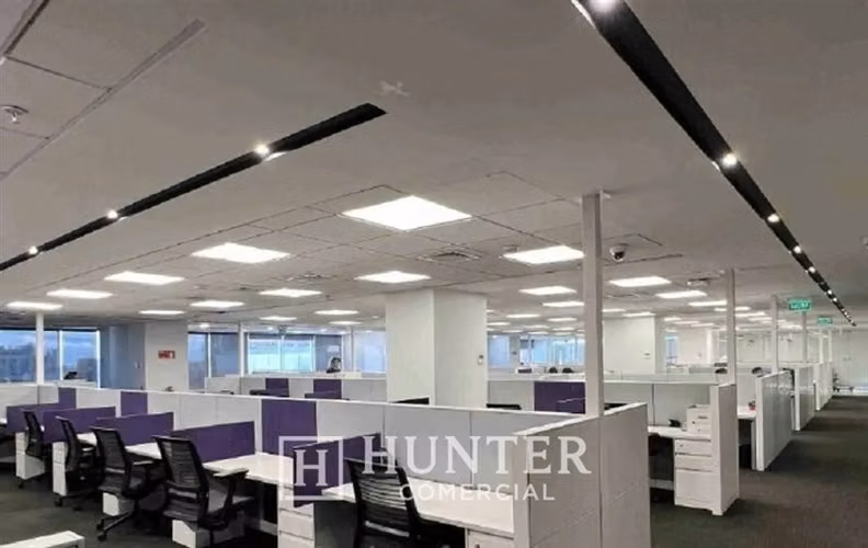 Oficina 650 M2- Amoblado, Clase A, Metro Moneda
