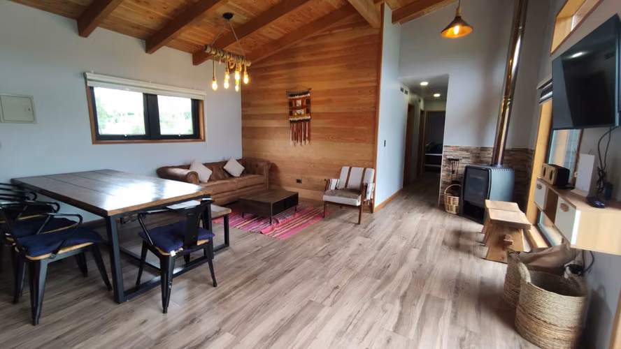 VENTA HERMOSA  CASA EN LAS LOMAS DE VILLARRICA  4D 2 B