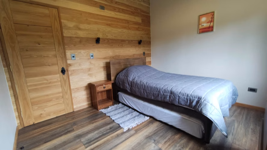 VENTA HERMOSA  CASA EN LAS LOMAS DE VILLARRICA  4D 2 B