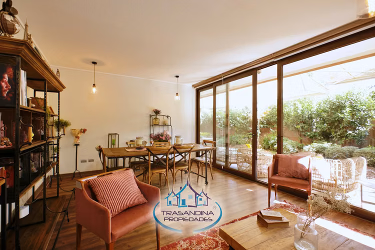 Vende Gran Departamento con jardín privado en Las Condes