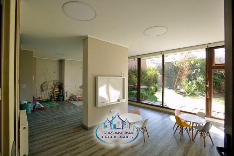 Vende Gran Departamento con jardín privado en Las Condes