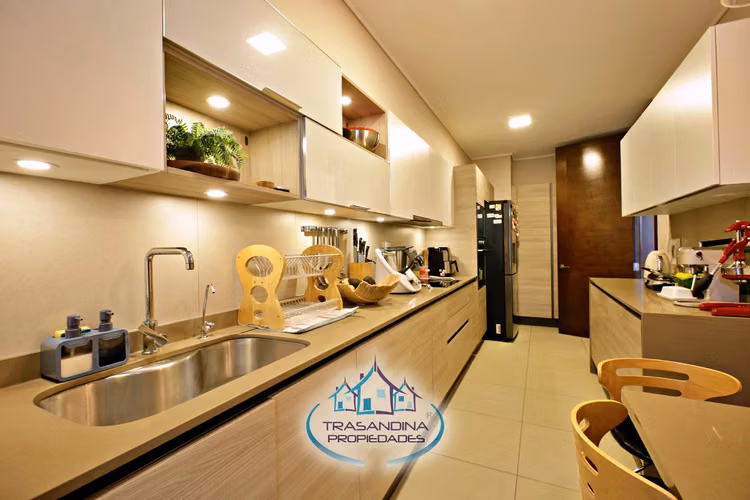 Vende Gran Departamento con jardín privado en Las Condes
