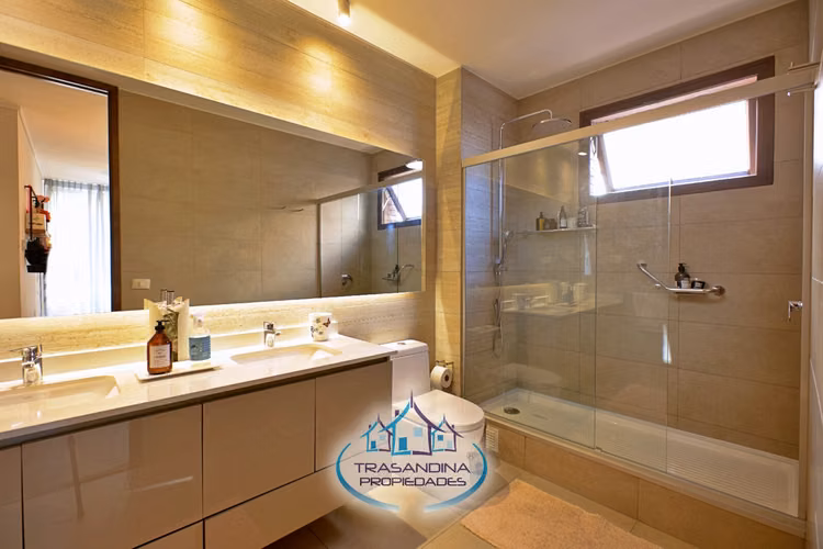 Vende Gran Departamento con jardín privado en Las Condes