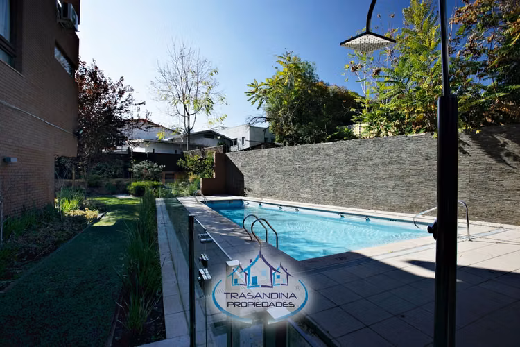 Vende Gran Departamento con jardín privado en Las Condes
