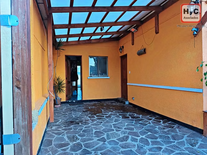 Amplia Casa de 4 Dormitorios 2 Baños con Patio Techado y Piscina