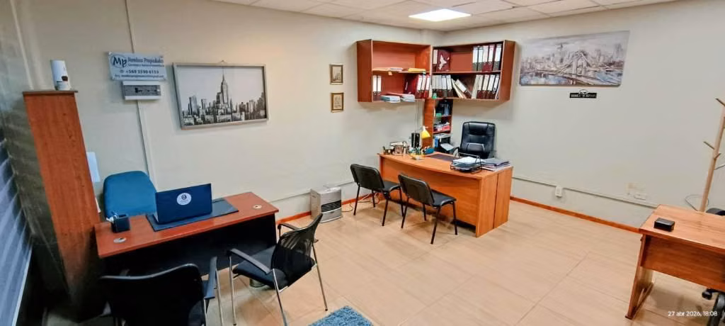 Se vende oficina en pleno centro de la ciudad.  Ubicada frente al nuevo Mall Paseo Valdivia. - Imagen 2