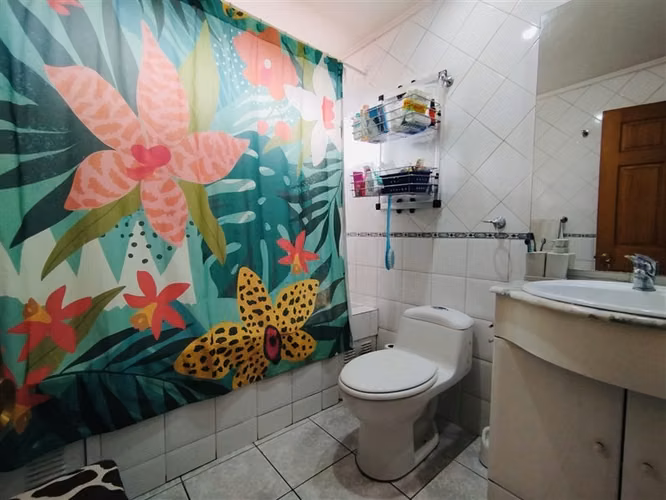 Casa en venta de 4D 2B en La Florida, 1000 mts