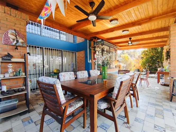 Casa en venta de 4D 2B en La Florida, 1000 mts