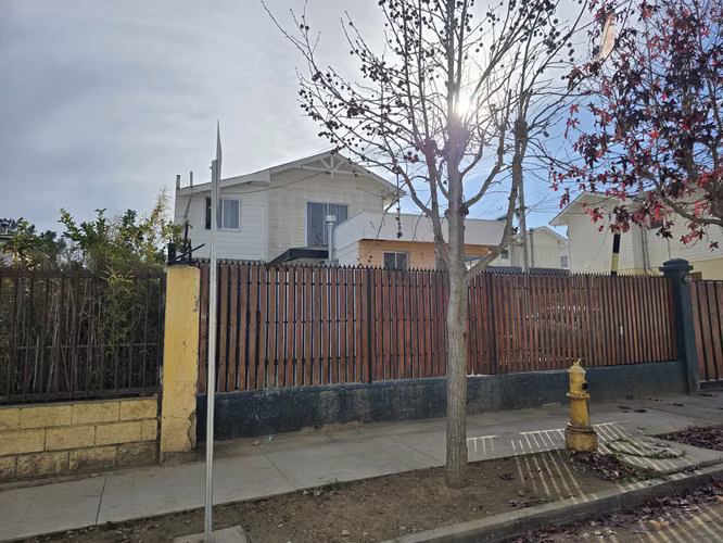 Se vende casa independiente para inversion de dos pisos en la calle Muñoz Gamero, Belloto Norte