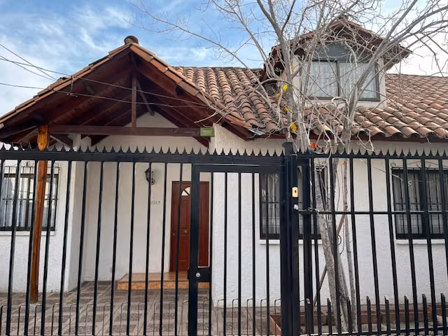 Casa habitación 5 dormitorios, 3 baños, bodega y estacionamiento - Imagen 8