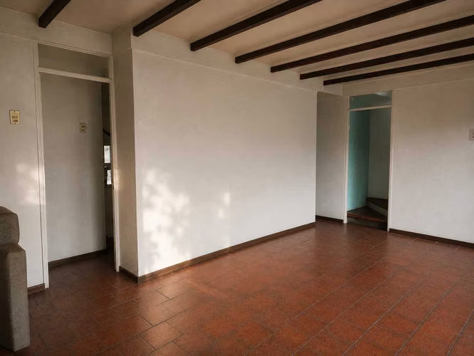 CENTRAL Y SEGURA CASA EN TRANQUILO BARRIO (173387)