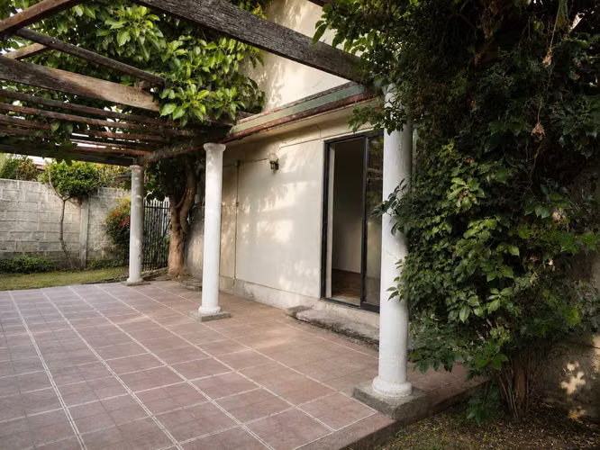 CENTRAL Y SEGURA CASA EN TRANQUILO BARRIO (173387)