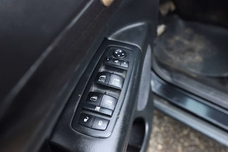 SUV JEEP GRAND CHEROKEE 3.6 LAREDO BENCINA 4X4 AUTOMATICO 2014