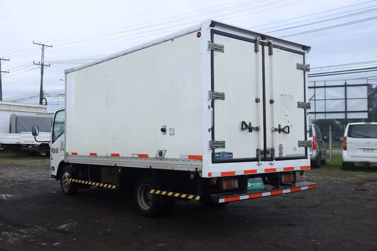 CAMION CHEVROLET NKR 612 2021 CARROCERIA FRIO AC TODO AL DIA FACTURABLE