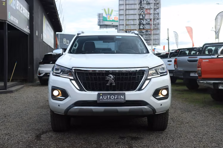 CAMIONETA PEUGEOT LANDTREK AÑO 2022 BENCINERA AUTOMATICA 4X4 1 DUEÑO