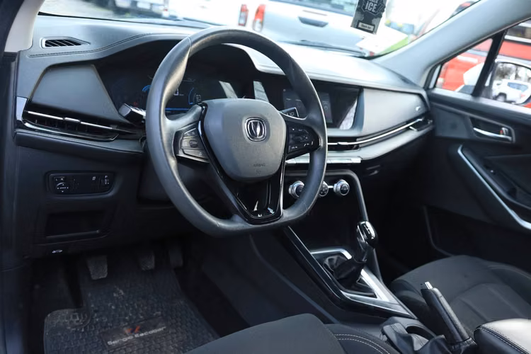 CHANGAN CS15 AÑO 2024 UNICA DUEÑA FULL EQUIPO CON AC MT BENCINA