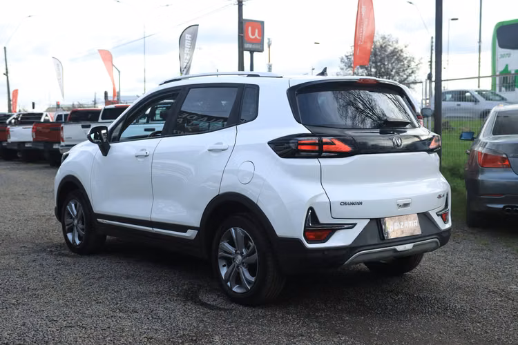 CHANGAN CS15 AÑO 2024 UNICA DUEÑA FULL EQUIPO CON AC MT BENCINA
