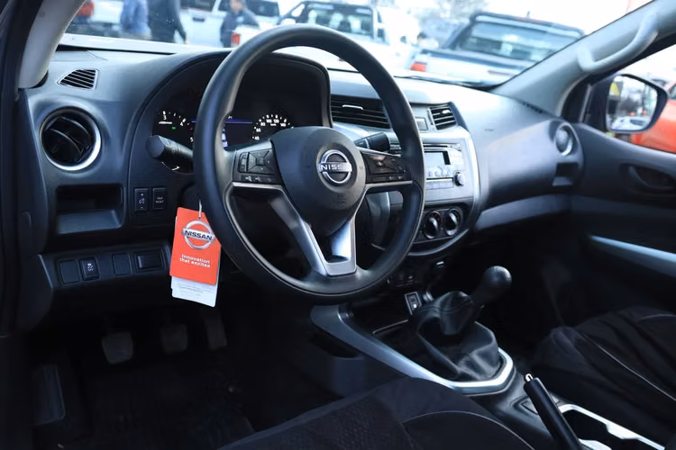NISSAN NAVARA 2025 FULL EQUIPO 4X4 SE DIESEL MT CON AC FACTURABLE