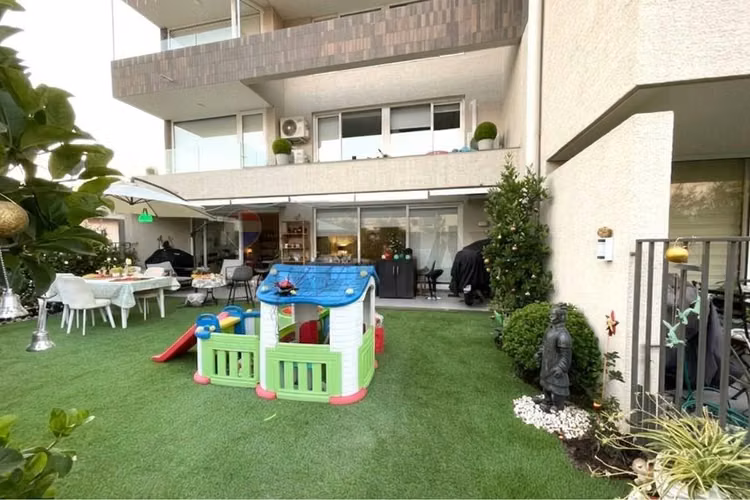 "dúplex en cousiño macul: espacio y modernidad"