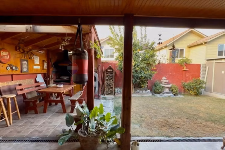 Hermosa casa en condominio lampa