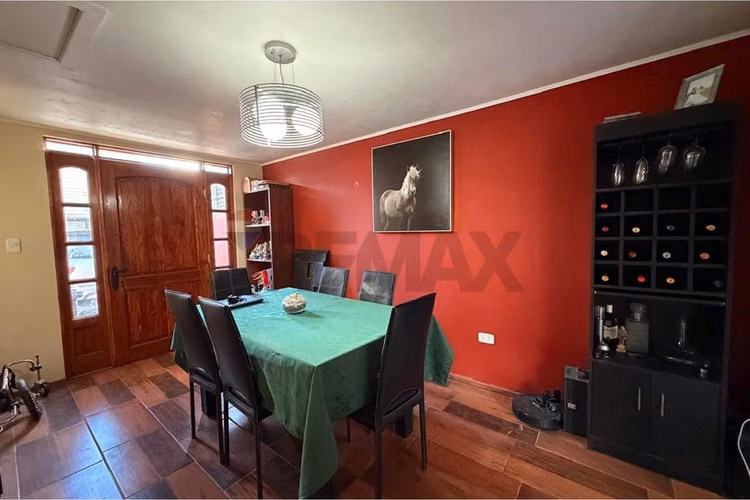 Hermosa casa en condominio lampa