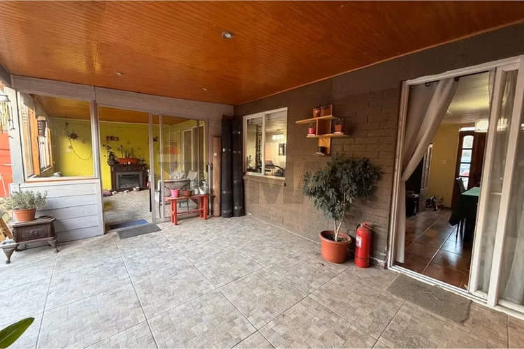 Hermosa casa en condominio lampa