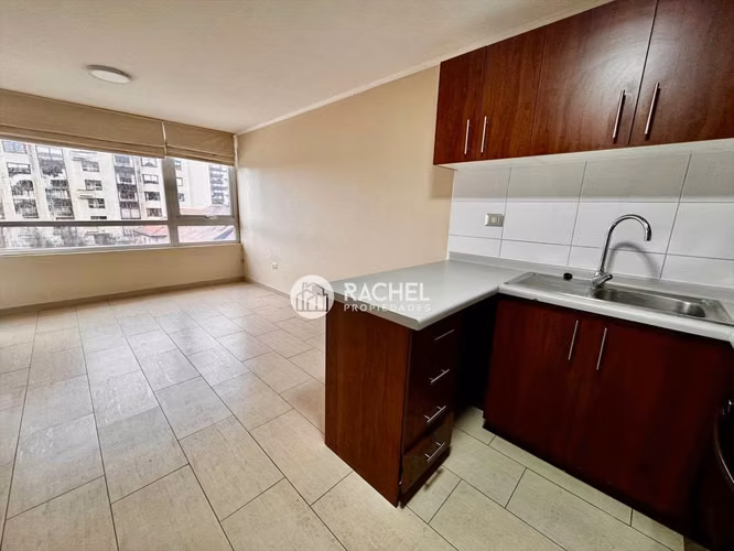 SE ARRIENDA DEPARTAMENTO 1 DORMITORIO CON ESTAC. – EDIFICIO NUEVO TRIZANO