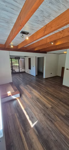 EN VENTA AMPLIA CASA EN PARCELA EDELWEISS