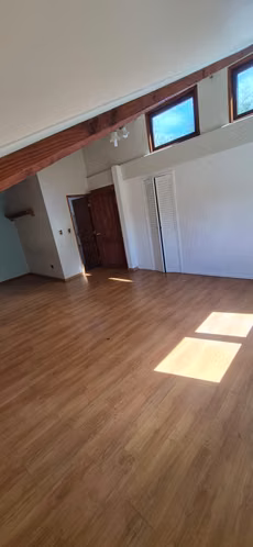 EN VENTA AMPLIA CASA EN PARCELA EDELWEISS