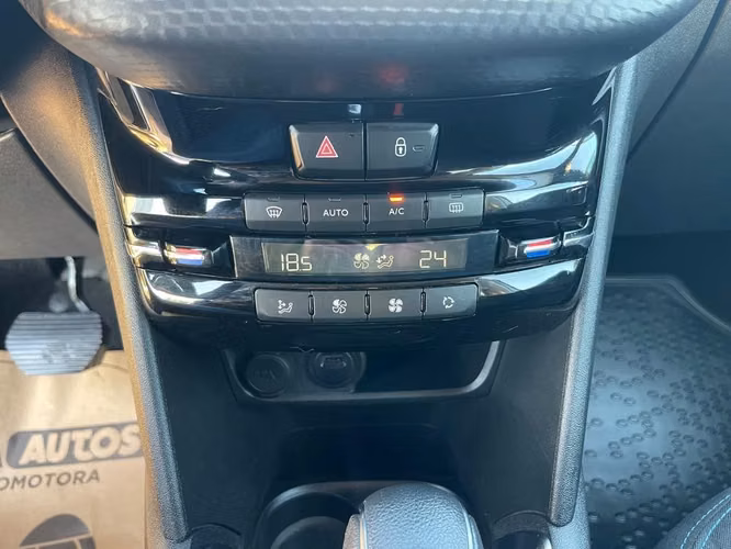 PEUGEOT 208 2021