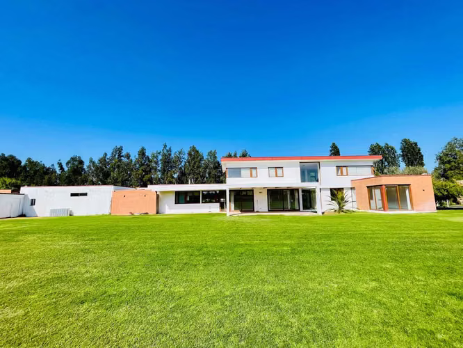 Fantástica casa en exclusivo condominio  (89905)