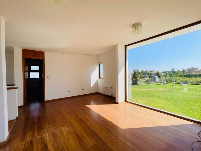 Fantástica casa en exclusivo condominio  (89905)